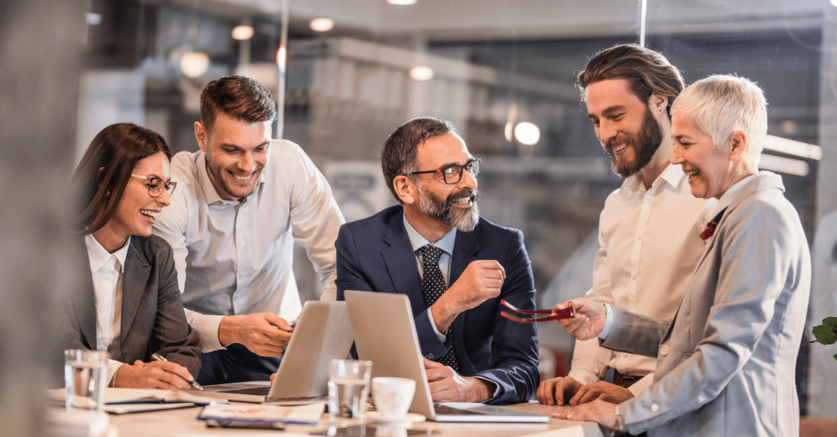 Equipo en reunión de negocios